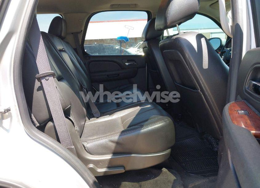 Photo 8 of 2013 Chevrolet Tahoe LT (VIN 1GNSCBE03DR153730)