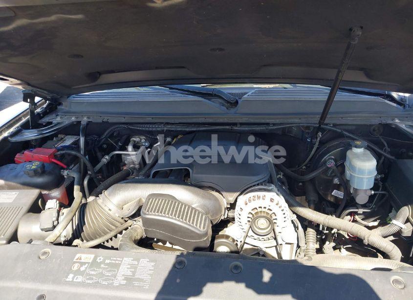 Photo 10 of 2013 Chevrolet Tahoe LT (VIN 1GNSCBE03DR174545)