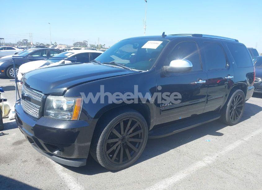 Photo 2 of 2013 Chevrolet Tahoe LT (VIN 1GNSCBE03DR174545)