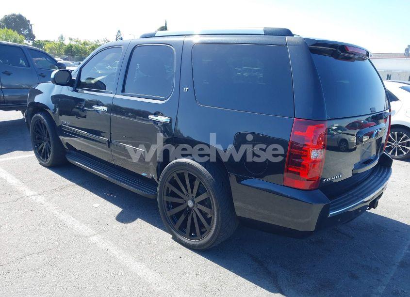 Photo 3 of 2013 Chevrolet Tahoe LT (VIN 1GNSCBE03DR174545)