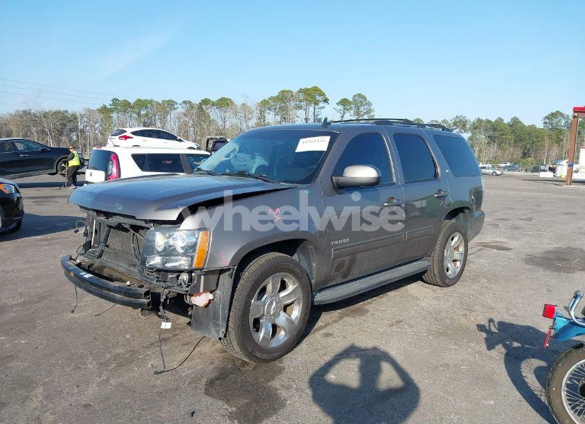 Photo 2 of 2013 Chevrolet Tahoe LT (VIN 1GNSCBE03DR235859)