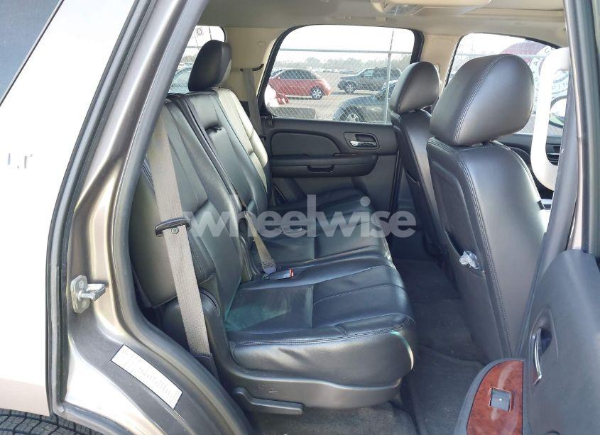 Photo 8 of 2013 Chevrolet Tahoe LT (VIN 1GNSCBE03DR235859)