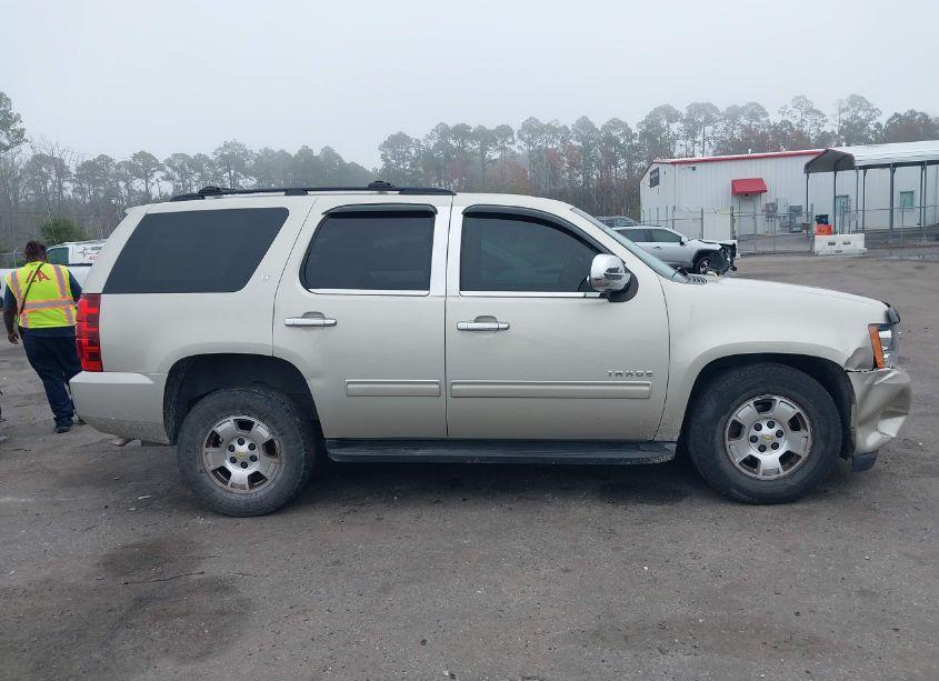 Photo 13 of 2013 Chevrolet Tahoe LT (VIN 1GNSCBE03DR352891)