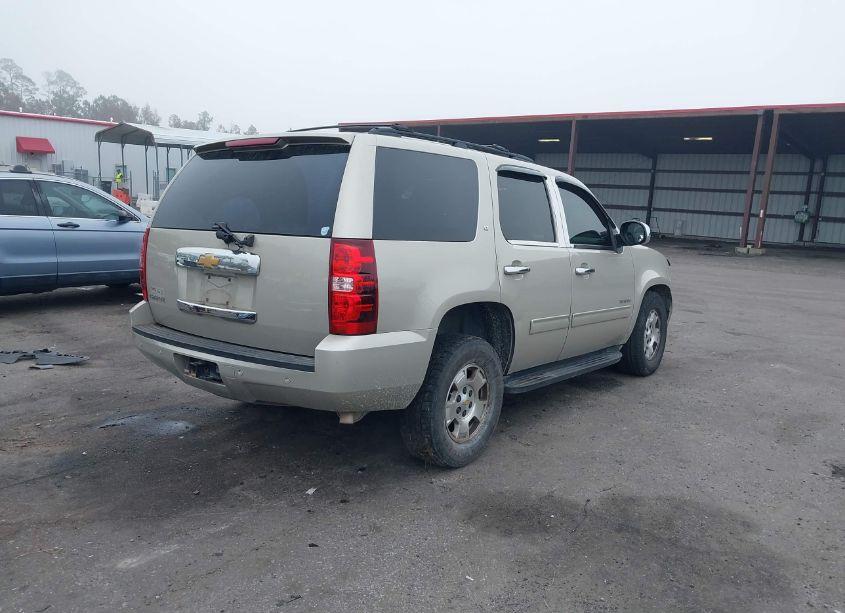 Photo 4 of 2013 Chevrolet Tahoe LT (VIN 1GNSCBE03DR352891)