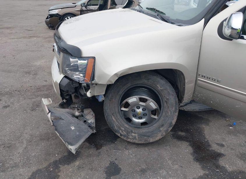 Photo 6 of 2013 Chevrolet Tahoe LT (VIN 1GNSCBE03DR352891)