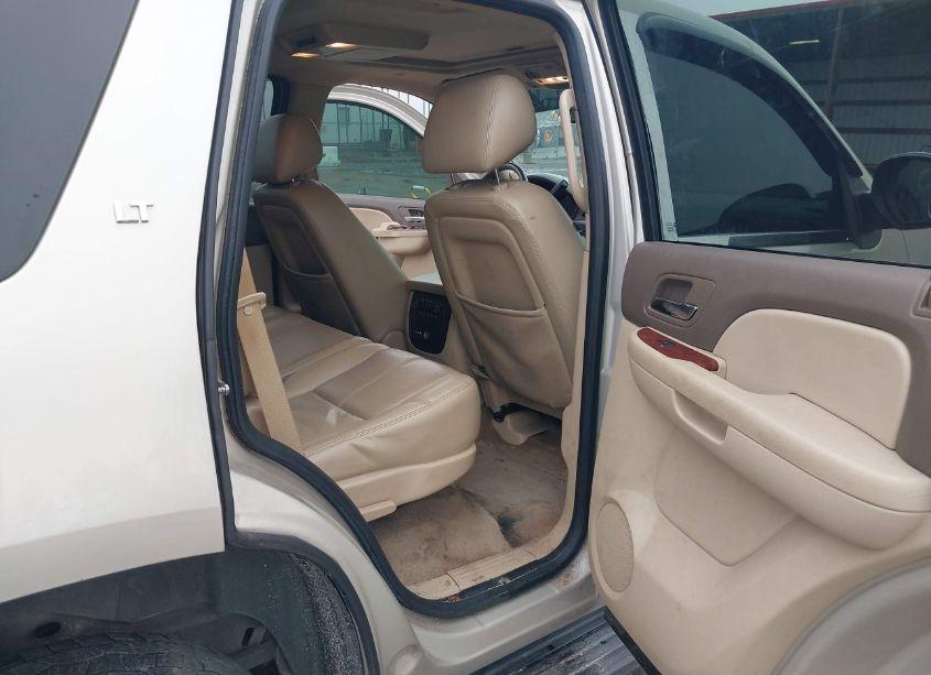 Photo 8 of 2013 Chevrolet Tahoe LT (VIN 1GNSCBE03DR352891)