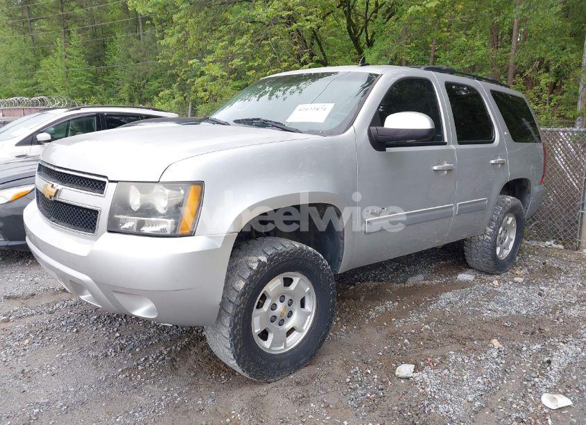 Photo 2 of 2014 Chevrolet Tahoe LT (VIN 1GNSCBE03ER185739)
