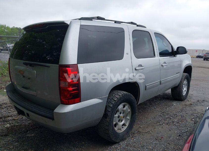 Photo 4 of 2014 Chevrolet Tahoe LT (VIN 1GNSCBE03ER185739)