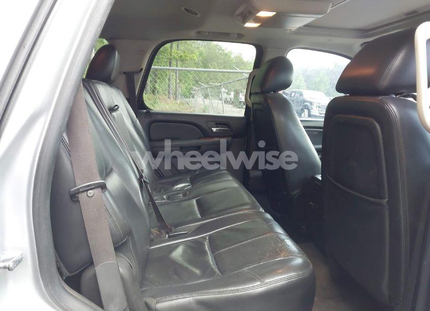 Photo 8 of 2014 Chevrolet Tahoe LT (VIN 1GNSCBE03ER185739)