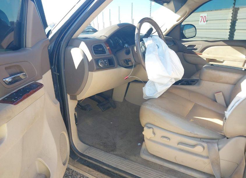 Photo 5 of 2011 Chevrolet Tahoe LT (VIN 1GNSCBE04BR183431)