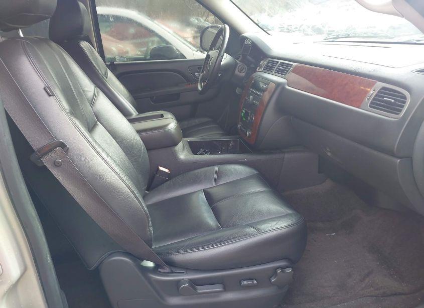 Photo 5 of 2012 Chevrolet Tahoe LT (VIN 1GNSCBE04CR108231)