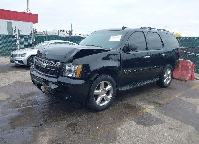 Photo 2 of 2013 Chevrolet Tahoe LT (VIN 1GNSCBE04DR108280)