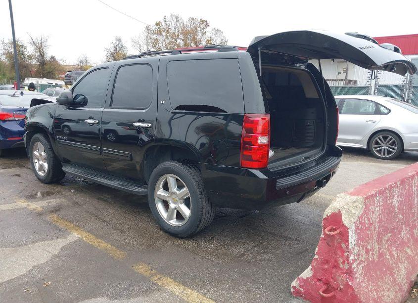 Photo 3 of 2013 Chevrolet Tahoe LT (VIN 1GNSCBE04DR108280)