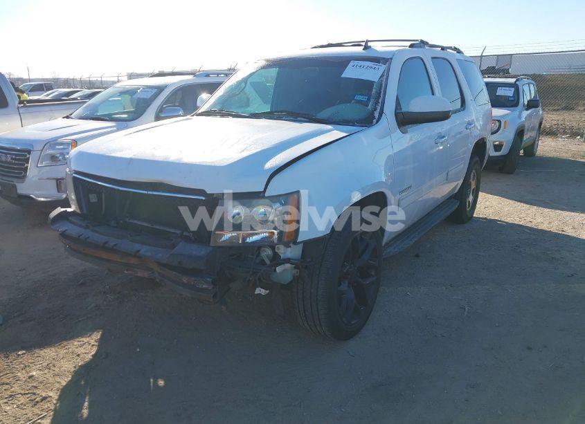 Photo 2 of 2013 Chevrolet Tahoe LT (VIN 1GNSCBE04DR157673)