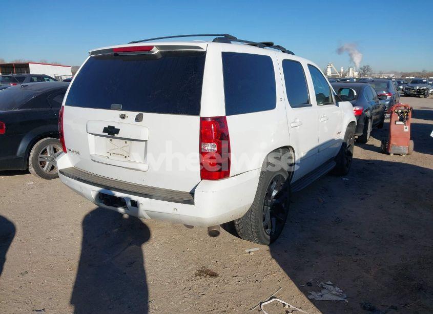 Photo 4 of 2013 Chevrolet Tahoe LT (VIN 1GNSCBE04DR157673)