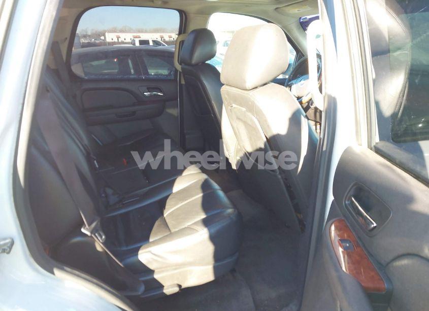 Photo 8 of 2013 Chevrolet Tahoe LT (VIN 1GNSCBE04DR157673)