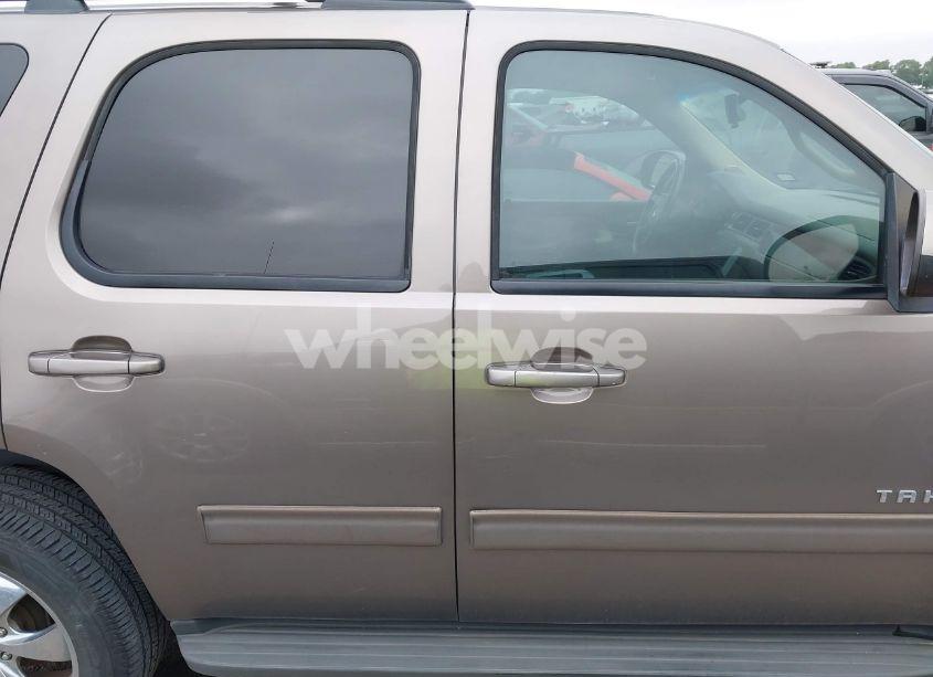 Photo 13 of 2013 Chevrolet Tahoe LT (VIN 1GNSCBE04DR163442)