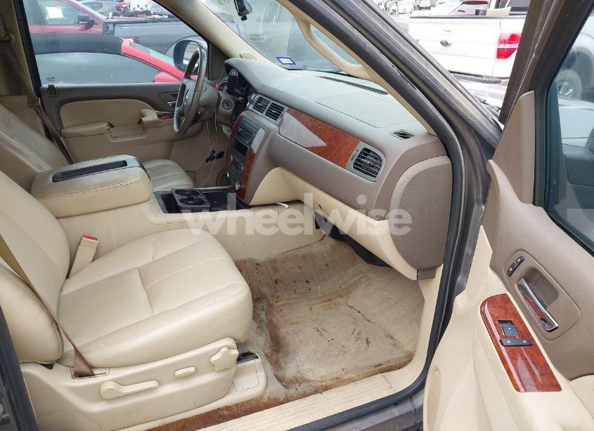 Photo 5 of 2013 Chevrolet Tahoe LT (VIN 1GNSCBE04DR163442)