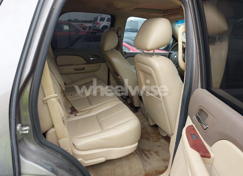 Photo 8 of 2013 Chevrolet Tahoe LT (VIN 1GNSCBE04DR163442)