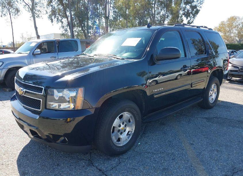 Photo 2 of 2013 Chevrolet Tahoe LT (VIN 1GNSCBE04DR255313)