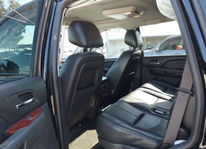 Photo 8 of 2013 Chevrolet Tahoe LT (VIN 1GNSCBE04DR255313)