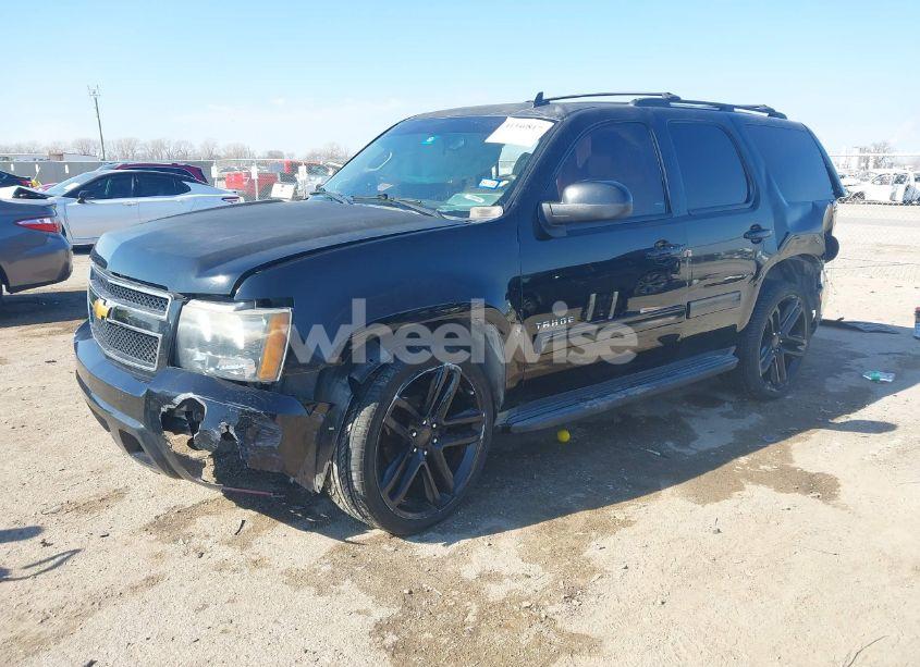 Photo 2 of 2013 Chevrolet Tahoe LT (VIN 1GNSCBE04DR270555)