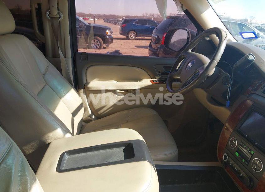 Photo 5 of 2013 Chevrolet Tahoe LT (VIN 1GNSCBE04DR270555)