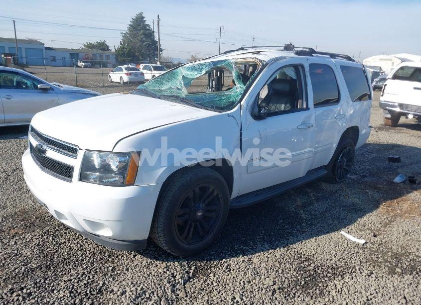 Photo 2 of 2014 Chevrolet Tahoe LT (VIN 1GNSCBE04ER229733)