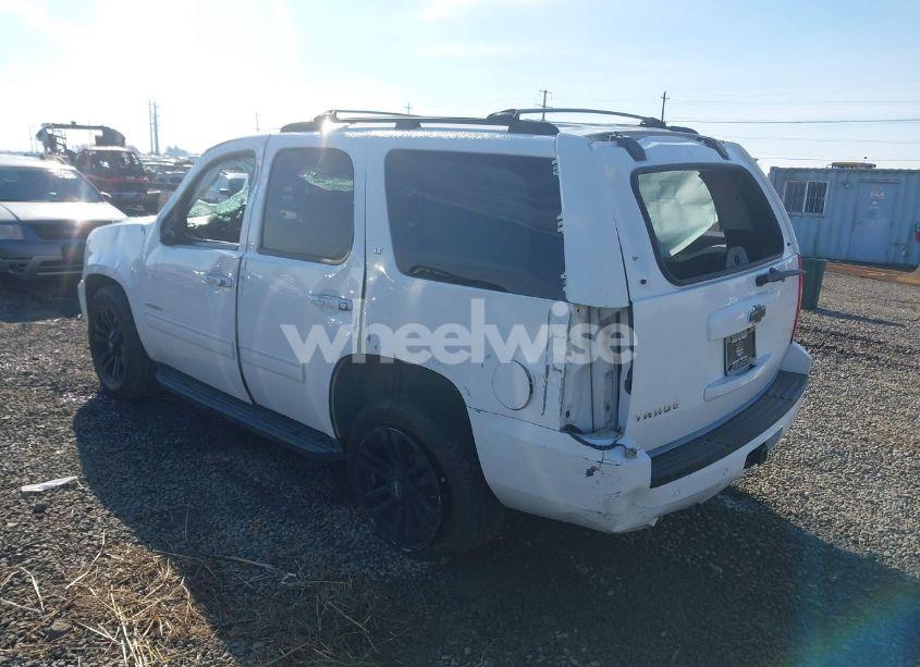 Photo 3 of 2014 Chevrolet Tahoe LT (VIN 1GNSCBE04ER229733)