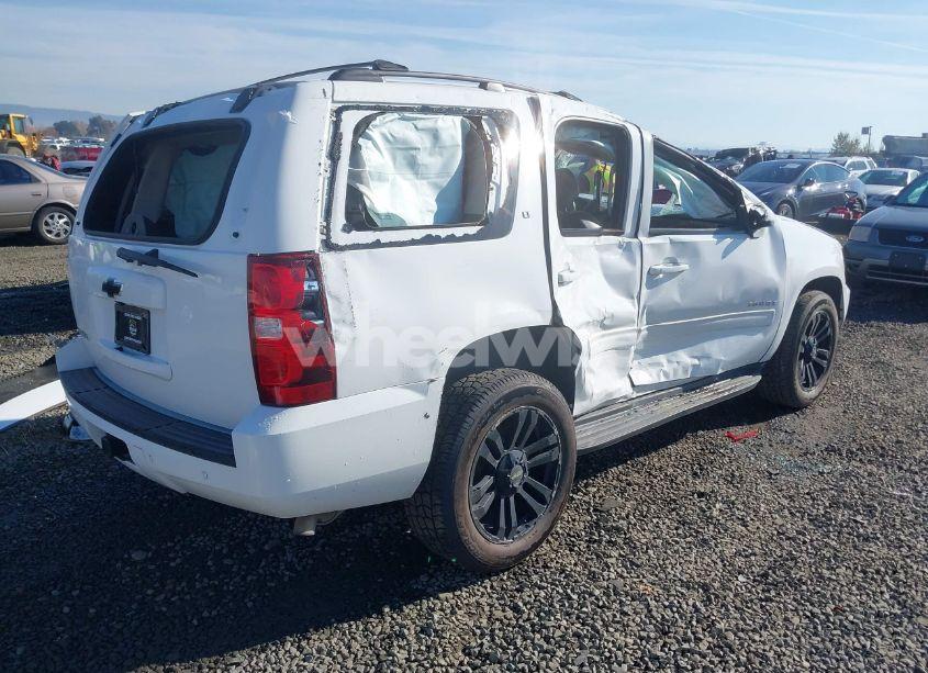 Photo 4 of 2014 Chevrolet Tahoe LT (VIN 1GNSCBE04ER229733)