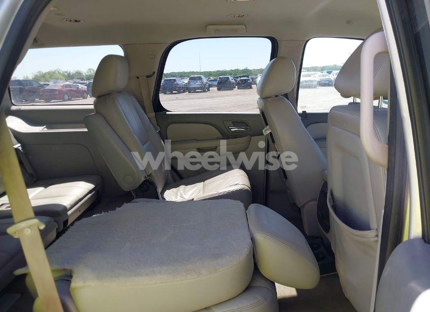 Photo 8 of 2011 Chevrolet Tahoe LT (VIN 1GNSCBE05BR190310)