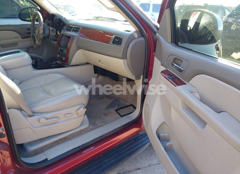 Photo 5 of 2011 Chevrolet Tahoe LT (VIN 1GNSCBE05BR195443)