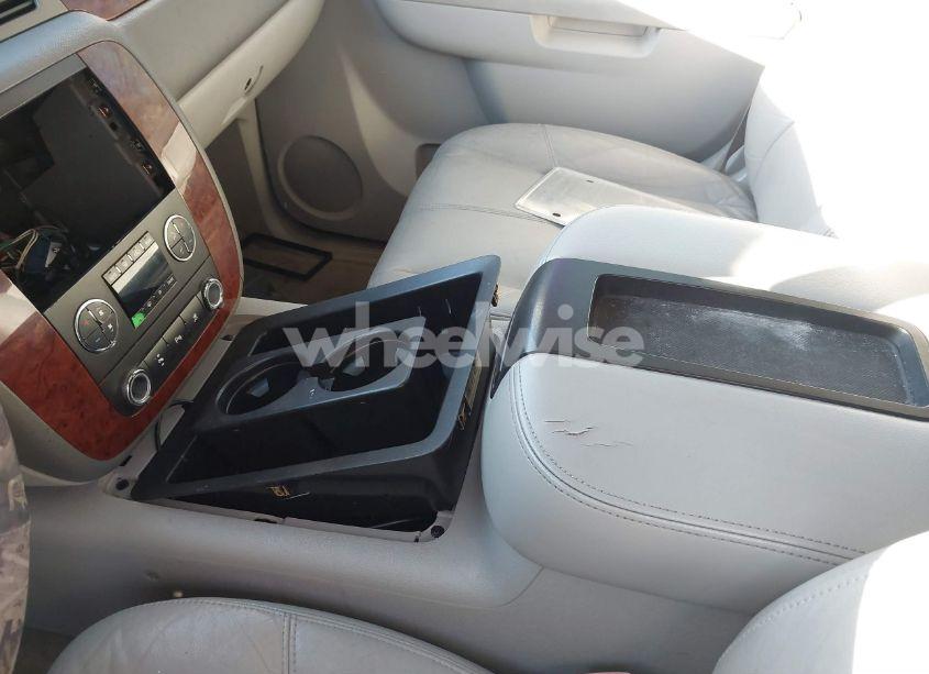 Photo 6 of 2011 Chevrolet Tahoe LT (VIN 1GNSCBE05BR195443)