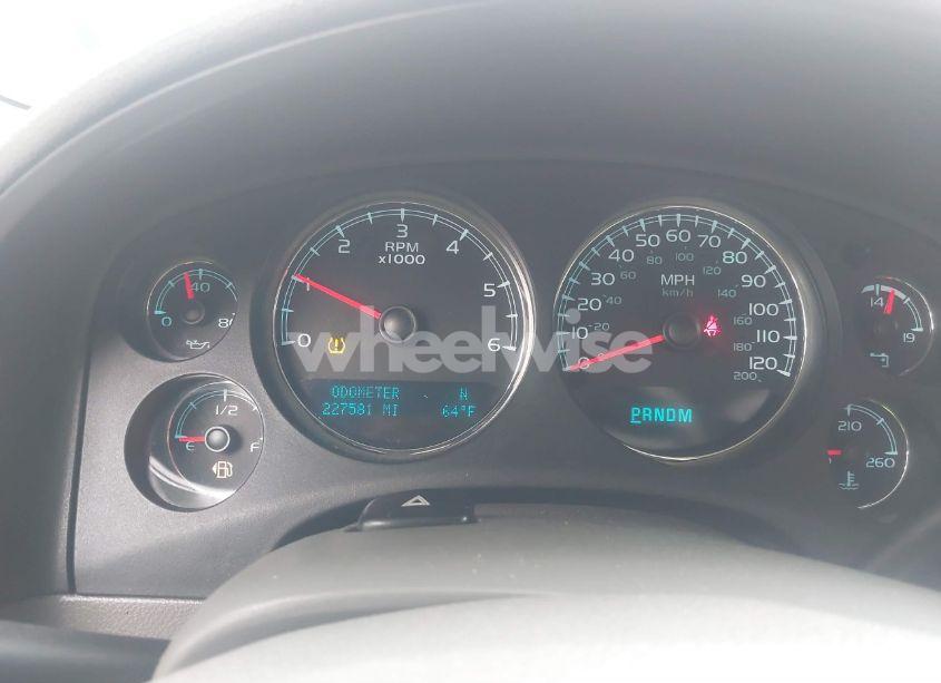 Photo 7 of 2011 Chevrolet Tahoe LT (VIN 1GNSCBE05BR195443)