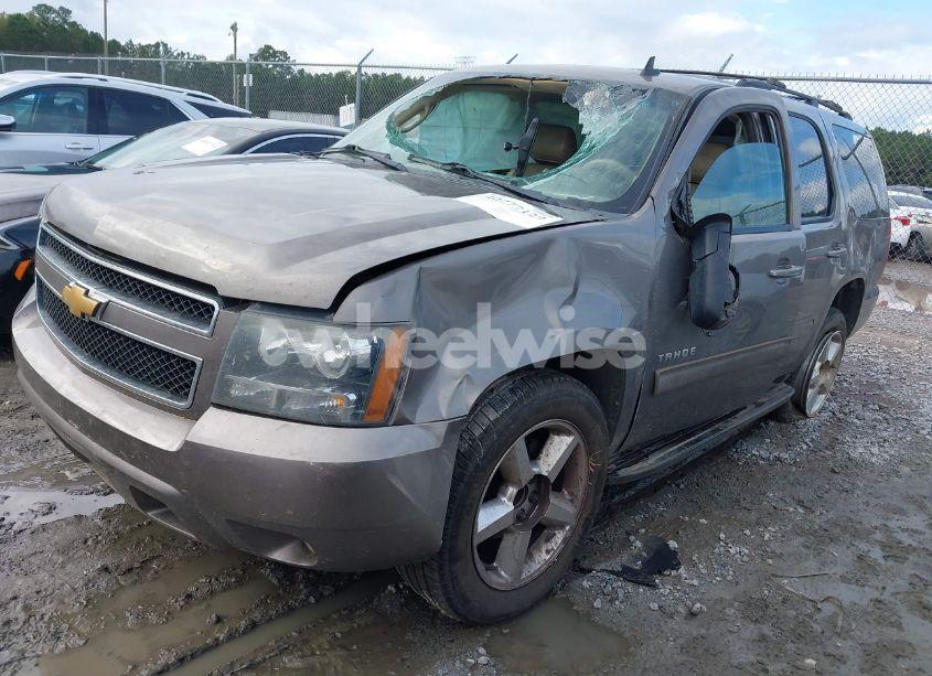 Photo 2 of 2013 Chevrolet Tahoe LT (VIN 1GNSCBE05DR149100)