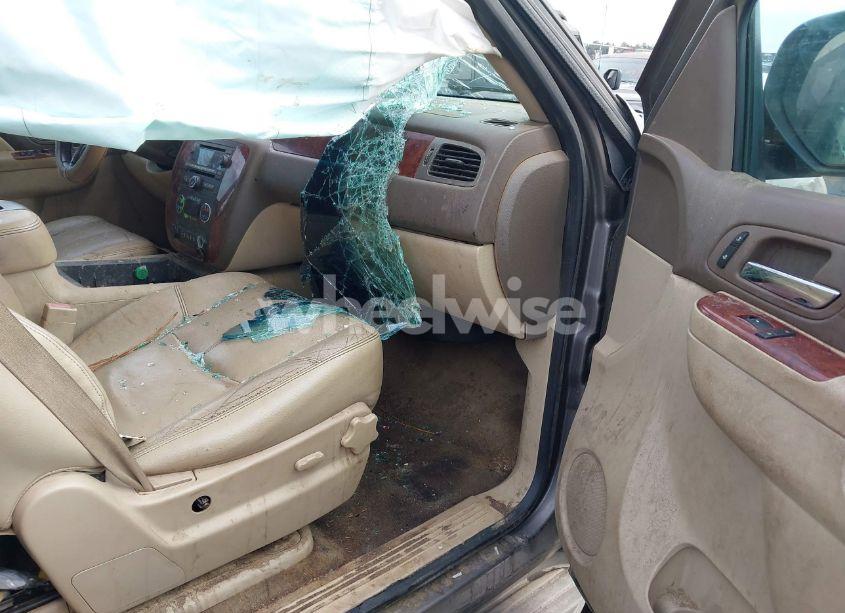 Photo 5 of 2013 Chevrolet Tahoe LT (VIN 1GNSCBE05DR149100)