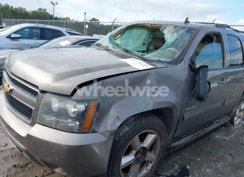 Photo 6 of 2013 Chevrolet Tahoe LT (VIN 1GNSCBE05DR149100)