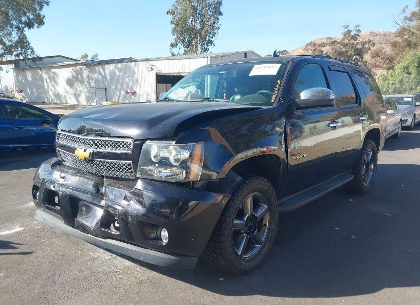 Photo 2 of 2014 Chevrolet Tahoe LT (VIN 1GNSCBE05ER216649)