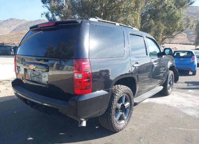 Photo 4 of 2014 Chevrolet Tahoe LT (VIN 1GNSCBE05ER216649)
