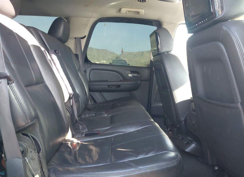 Photo 8 of 2014 Chevrolet Tahoe LT (VIN 1GNSCBE05ER216649)