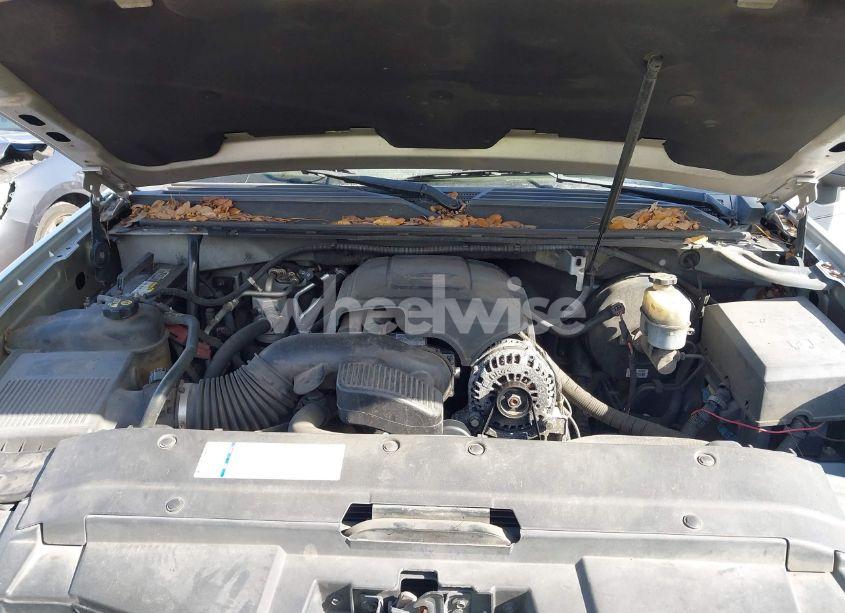 Photo 10 of 2011 Chevrolet Tahoe LT (VIN 1GNSCBE06BR190039)