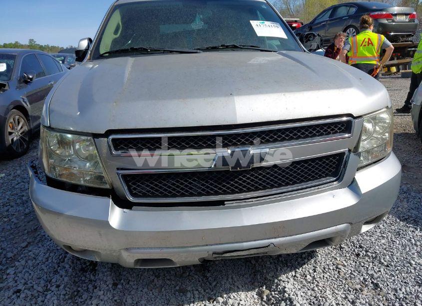 Photo 12 of 2011 Chevrolet Tahoe LT (VIN 1GNSCBE06BR190039)