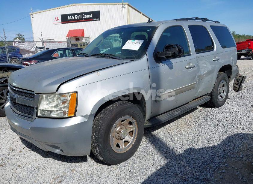 Photo 2 of 2011 Chevrolet Tahoe LT (VIN 1GNSCBE06BR190039)