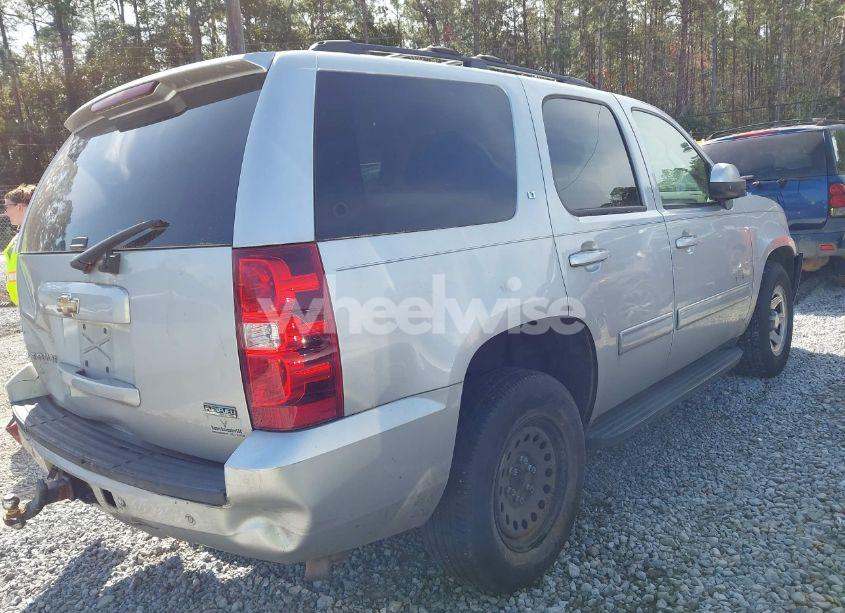 Photo 4 of 2011 Chevrolet Tahoe LT (VIN 1GNSCBE06BR190039)
