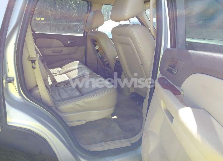 Photo 8 of 2011 Chevrolet Tahoe LT (VIN 1GNSCBE06BR190039)