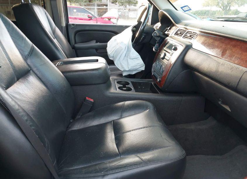 Photo 5 of 2011 Chevrolet Tahoe LT (VIN 1GNSCBE06BR376289)