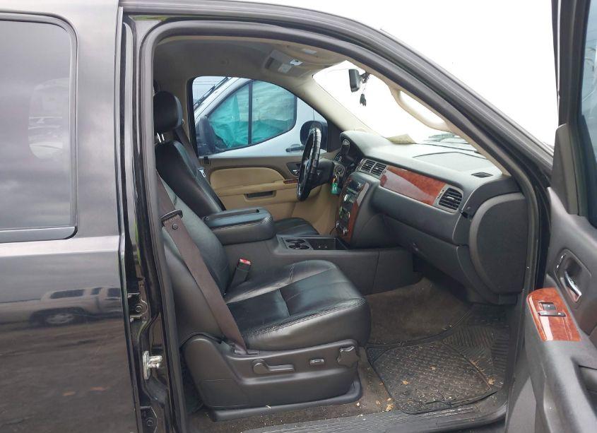 Photo 5 of 2012 Chevrolet Tahoe LT (VIN 1GNSCBE06CR160539)