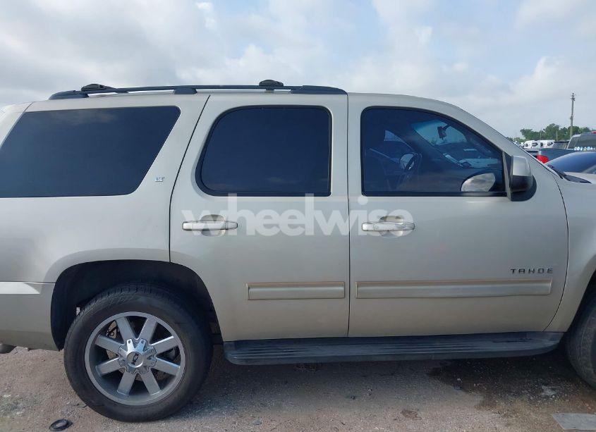 Photo 13 of 2013 Chevrolet Tahoe LT (VIN 1GNSCBE06DR169078)