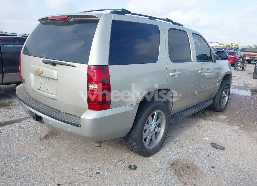 Photo 4 of 2013 Chevrolet Tahoe LT (VIN 1GNSCBE06DR169078)