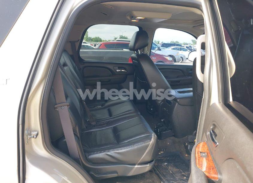 Photo 8 of 2013 Chevrolet Tahoe LT (VIN 1GNSCBE06DR169078)